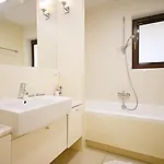 Victus Sunny With Parking By Renters Appartement *