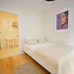 Daire Victus Sunny With Parking By Renters *