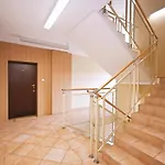 Victus Sunny With Parking By Renters Appartement