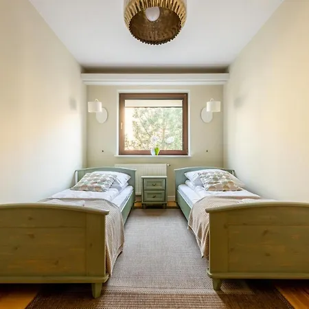 Victus Apartamenty, Cadena アパート