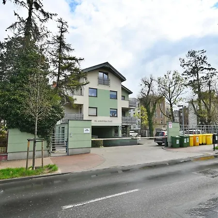 Victus Sunny With Parking By Renters Appartement *