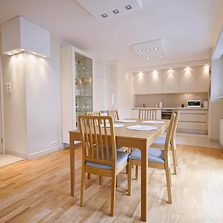 Victus Apartamenty, Cadena ソポト