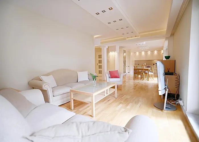 Victus Apartamenty, Cadena